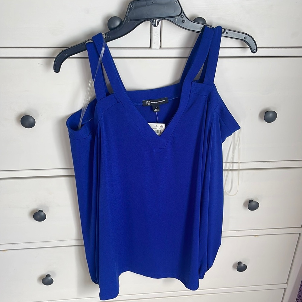 Long sleeve, open shoulder top